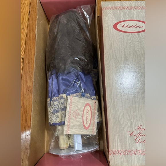 Chatelaine Sylvie TD-1750 Fine Collectible Porcelain Doll in Box W. Macy’s Tag - Picture 4 of 9